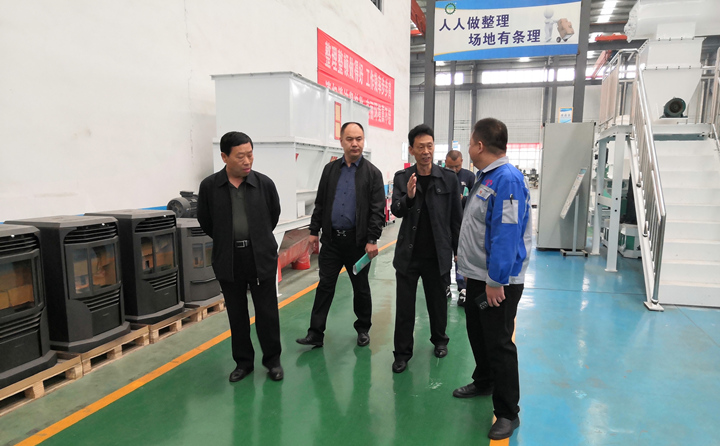 考察組一行實(shí)地參觀(guān)了金格瑞顆粒機(jī)展廳